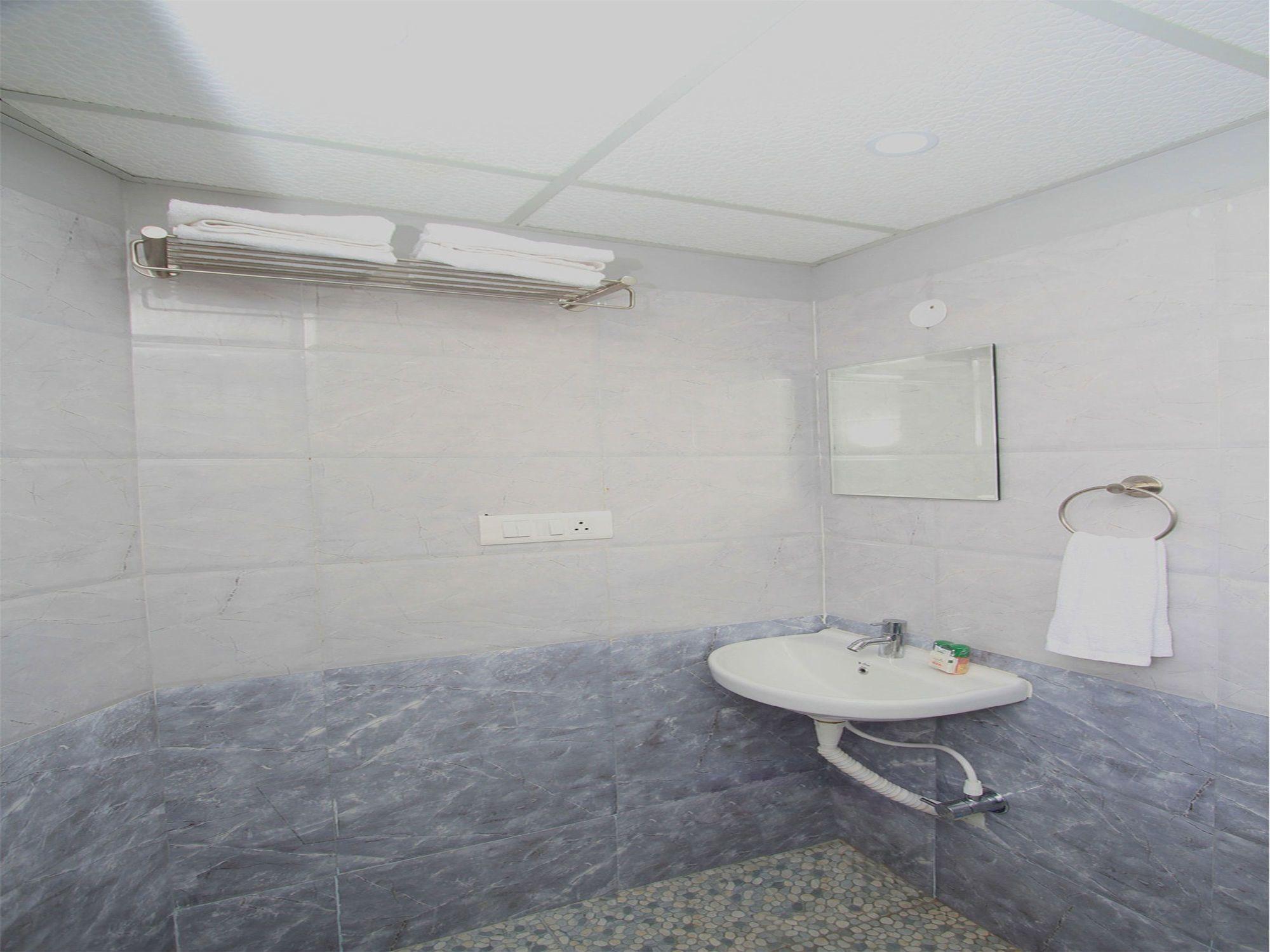 מלון Yelahanka Oyo 4797 Lulu Hospitality מראה חיצוני תמונה